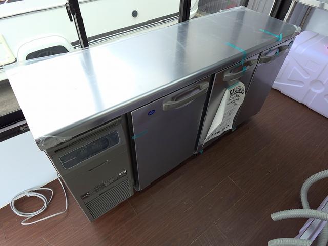 タイタンダッシュ 移動販売車 キッチンカ― ケータリングカー フードトラック 3槽シンク 200L給排水タンク 冷凍冷蔵コールドテーブル 冷蔵ショーケース ステンレス作業台 換気扇 照明 吊戸棚 外部電源 ガラス窓 シャッター サイドオーニング(17枚目)