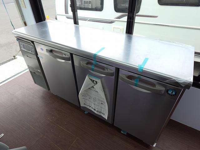 タイタンダッシュ 移動販売車 キッチンカ― ケータリングカー フードトラック 3槽シンク 200L給排水タンク 冷凍冷蔵コールドテーブル 冷蔵ショーケース ステンレス作業台 換気扇 照明 吊戸棚 外部電源 ガラス窓 シャッター サイドオーニング(19枚目)