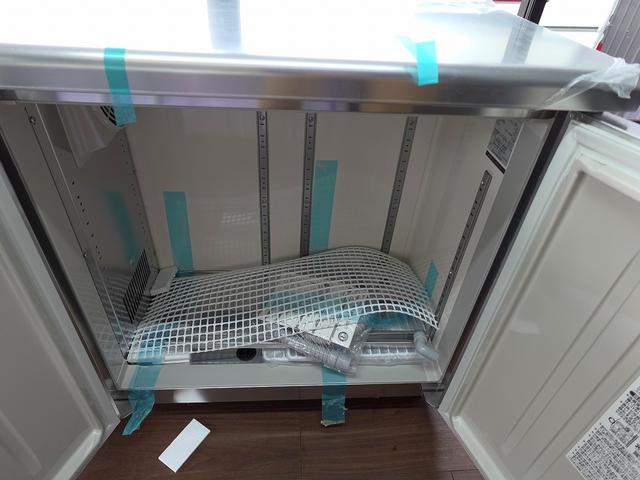 タイタンダッシュ 移動販売車 キッチンカ― ケータリングカー フードトラック 3槽シンク 200L給排水タンク 冷凍冷蔵コールドテーブル 冷蔵ショーケース ステンレス作業台 換気扇 照明 吊戸棚 外部電源 ガラス窓 シャッター サイドオーニング(21枚目)