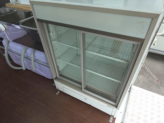 タイタンダッシュ 移動販売車 キッチンカ― ケータリングカー フードトラック 3槽シンク 200L給排水タンク 冷凍冷蔵コールドテーブル 冷蔵ショーケース ステンレス作業台 換気扇 照明 吊戸棚 外部電源 ガラス窓 シャッター サイドオーニング(23枚目)