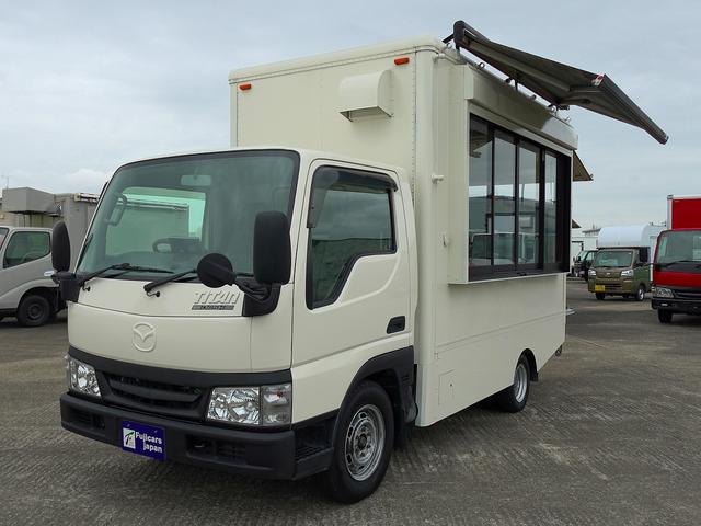 タイタンダッシュ 移動販売車 キッチンカ― ケータリングカー フードトラック 3槽シンク 200L給排水タンク 冷凍冷蔵コールドテーブル 冷蔵ショーケース ステンレス作業台 換気扇 照明 吊戸棚 外部電源 ガラス窓 シャッター サイドオーニング(39枚目)