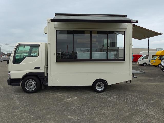 タイタンダッシュ 移動販売車 キッチンカ― ケータリングカー フードトラック 3槽シンク 200L給排水タンク 冷凍冷蔵コールドテーブル 冷蔵ショーケース ステンレス作業台 換気扇 照明 吊戸棚 外部電源 ガラス窓 シャッター サイドオーニング(40枚目)