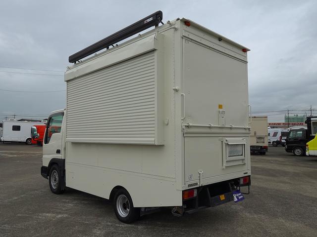 タイタンダッシュ 移動販売車 キッチンカ― ケータリングカー フードトラック 3槽シンク 200L給排水タンク 冷凍冷蔵コールドテーブル 冷蔵ショーケース ステンレス作業台 換気扇 照明 吊戸棚 外部電源 ガラス窓 シャッター サイドオーニング(61枚目)