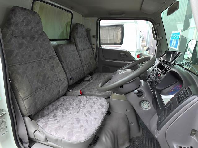 タイタンダッシュ 移動販売車 キッチンカ― ケータリングカー フードトラック 3槽シンク 200L給排水タンク 冷凍冷蔵コールドテーブル 冷蔵ショーケース ステンレス作業台 換気扇 照明 吊戸棚 外部電源 ガラス窓 シャッター サイドオーニング(66枚目)