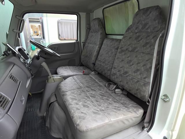 タイタンダッシュ 移動販売車 キッチンカ― ケータリングカー フードトラック 3槽シンク 200L給排水タンク 冷凍冷蔵コールドテーブル 冷蔵ショーケース ステンレス作業台 換気扇 照明 吊戸棚 外部電源 ガラス窓 シャッター サイドオーニング(67枚目)