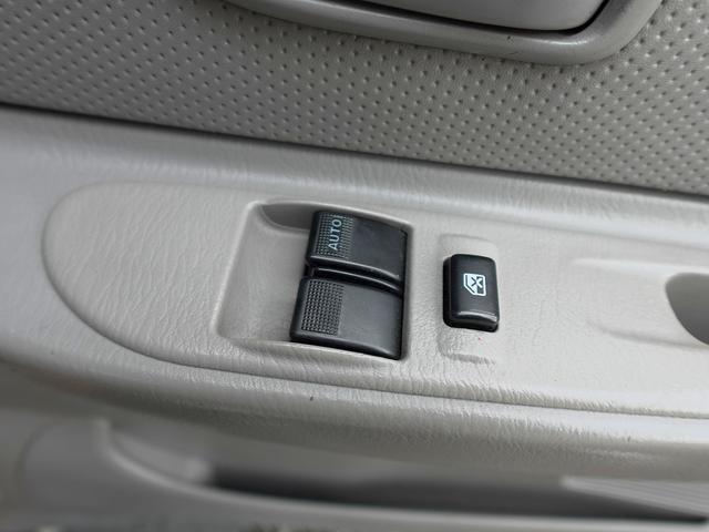 タイタンダッシュ 移動販売車 キッチンカ― ケータリングカー フードトラック 3槽シンク 200L給排水タンク 冷凍冷蔵コールドテーブル 冷蔵ショーケース ステンレス作業台 換気扇 照明 吊戸棚 外部電源 ガラス窓 シャッター サイドオーニング(68枚目)