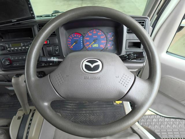 タイタンダッシュ 移動販売車 キッチンカ― ケータリングカー フードトラック 3槽シンク 200L給排水タンク 冷凍冷蔵コールドテーブル 冷蔵ショーケース ステンレス作業台 換気扇 照明 吊戸棚 外部電源 ガラス窓 シャッター サイドオーニング(69枚目)