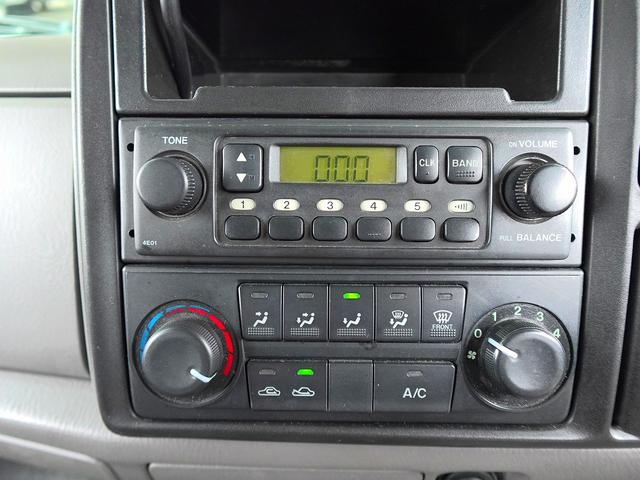 タイタンダッシュ 移動販売車 キッチンカ― ケータリングカー フードトラック 3槽シンク 200L給排水タンク 冷凍冷蔵コールドテーブル 冷蔵ショーケース ステンレス作業台 換気扇 照明 吊戸棚 外部電源 ガラス窓 シャッター サイドオーニング(76枚目)