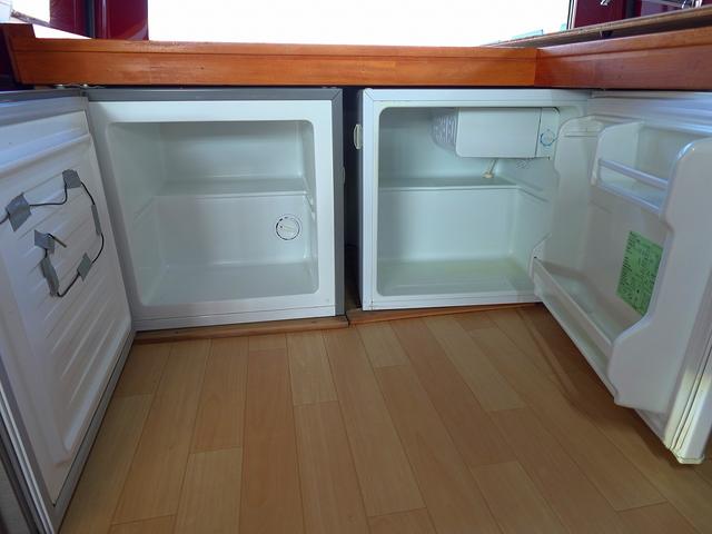 バネットバン 移動販売車 キッチンカー ケータリングカー フードトラック アーリー仕様 3槽シンク 40L給排水タンク 家庭用小型冷蔵庫 電子レンジ 照明 外部電源 運転席仕切り 水ポンプ コンセント(19枚目)