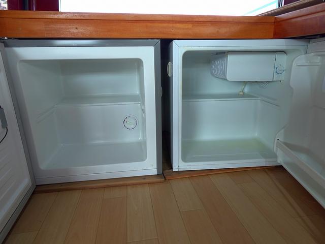 バネットバン 移動販売車 キッチンカー ケータリングカー フードトラック アーリー仕様 3槽シンク 40L給排水タンク 家庭用小型冷蔵庫 電子レンジ 照明 外部電源 運転席仕切り 水ポンプ コンセント(20枚目)