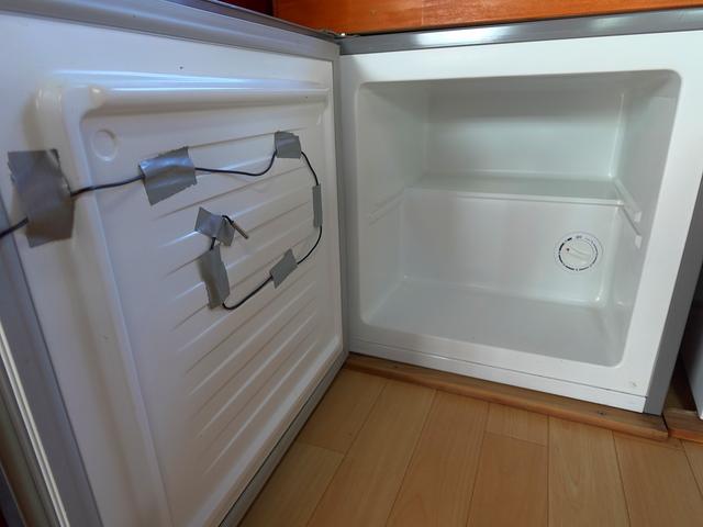 バネットバン 移動販売車 キッチンカー ケータリングカー フードトラック アーリー仕様 3槽シンク 40L給排水タンク 家庭用小型冷蔵庫 電子レンジ 照明 外部電源 運転席仕切り 水ポンプ コンセント(21枚目)