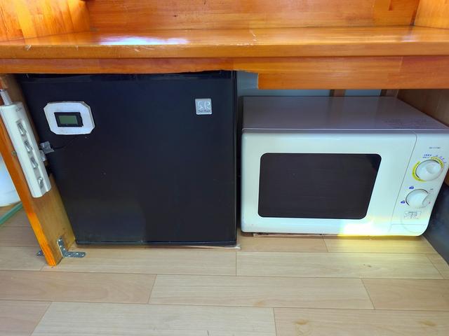 バネットバン 移動販売車 キッチンカー ケータリングカー フードトラック アーリー仕様 3槽シンク 40L給排水タンク 家庭用小型冷蔵庫 電子レンジ 照明 外部電源 運転席仕切り 水ポンプ コンセント(23枚目)