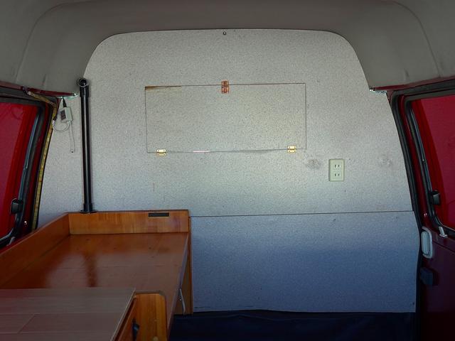 バネットバン 移動販売車 キッチンカー ケータリングカー フードトラック アーリー仕様 3槽シンク 40L給排水タンク 家庭用小型冷蔵庫 電子レンジ 照明 外部電源 運転席仕切り 水ポンプ コンセント(28枚目)