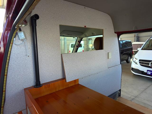 バネットバン 移動販売車 キッチンカー ケータリングカー フードトラック アーリー仕様 3槽シンク 40L給排水タンク 家庭用小型冷蔵庫 電子レンジ 照明 外部電源 運転席仕切り 水ポンプ コンセント(32枚目)