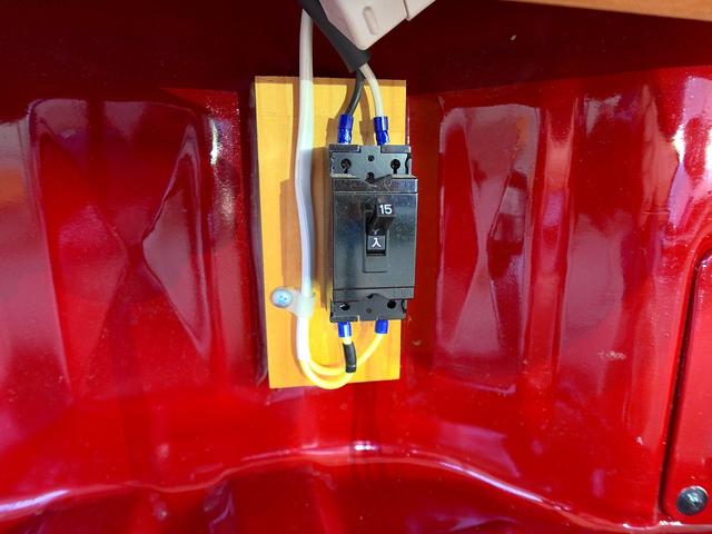 バネットバン 移動販売車 キッチンカー ケータリングカー フードトラック アーリー仕様 3槽シンク 40L給排水タンク 家庭用小型冷蔵庫 電子レンジ 照明 外部電源 運転席仕切り 水ポンプ コンセント(34枚目)