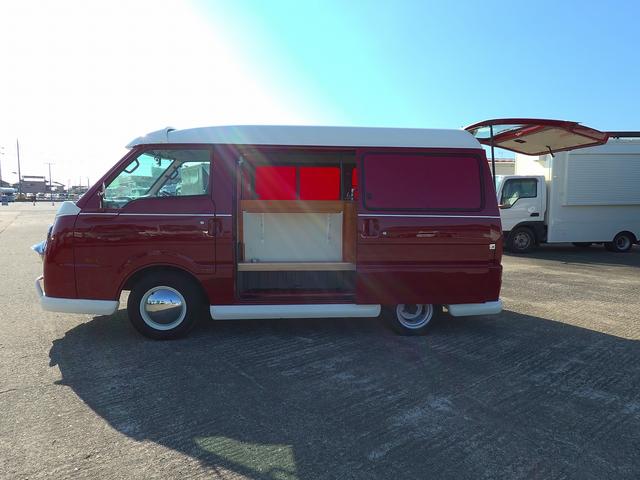 バネットバン 移動販売車 キッチンカー ケータリングカー フードトラック アーリー仕様 3槽シンク 40L給排水タンク 家庭用小型冷蔵庫 電子レンジ 照明 外部電源 運転席仕切り 水ポンプ コンセント(37枚目)