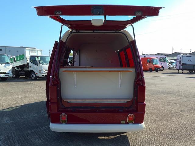 バネットバン 移動販売車 キッチンカー ケータリングカー フードトラック アーリー仕様 3槽シンク 40L給排水タンク 家庭用小型冷蔵庫 電子レンジ 照明 外部電源 運転席仕切り 水ポンプ コンセント(39枚目)