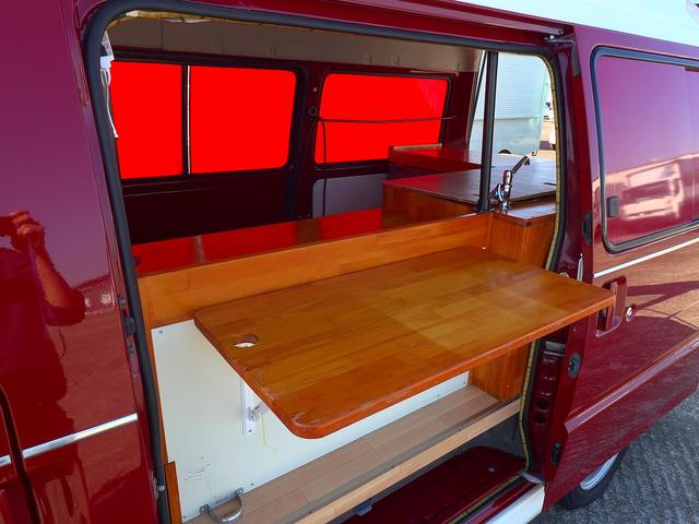 バネットバン 移動販売車 キッチンカー ケータリングカー フードトラック アーリー仕様 3槽シンク 40L給排水タンク 家庭用小型冷蔵庫 電子レンジ 照明 外部電源 運転席仕切り 水ポンプ コンセント(44枚目)