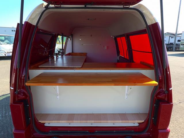 バネットバン 移動販売車 キッチンカー ケータリングカー フードトラック アーリー仕様 3槽シンク 40L給排水タンク 家庭用小型冷蔵庫 電子レンジ 照明 外部電源 運転席仕切り 水ポンプ コンセント(46枚目)