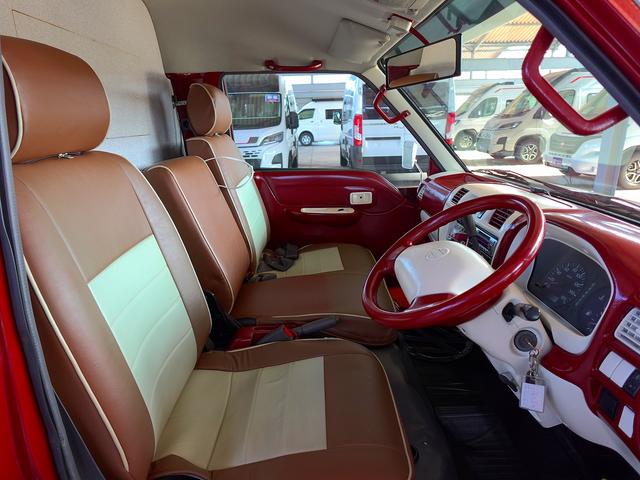 バネットバン 移動販売車 キッチンカー ケータリングカー フードトラック アーリー仕様 3槽シンク 40L給排水タンク 家庭用小型冷蔵庫 電子レンジ 照明 外部電源 運転席仕切り 水ポンプ コンセント(58枚目)