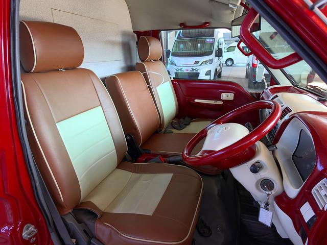 バネットバン 移動販売車 キッチンカー ケータリングカー フードトラック アーリー仕様 3槽シンク 40L給排水タンク 家庭用小型冷蔵庫 電子レンジ 照明 外部電源 運転席仕切り 水ポンプ コンセント(59枚目)