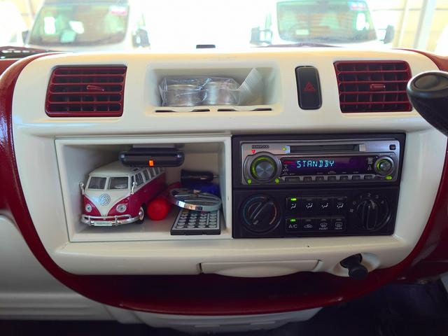 バネットバン 移動販売車 キッチンカー ケータリングカー フードトラック アーリー仕様 3槽シンク 40L給排水タンク 家庭用小型冷蔵庫 電子レンジ 照明 外部電源 運転席仕切り 水ポンプ コンセント(70枚目)