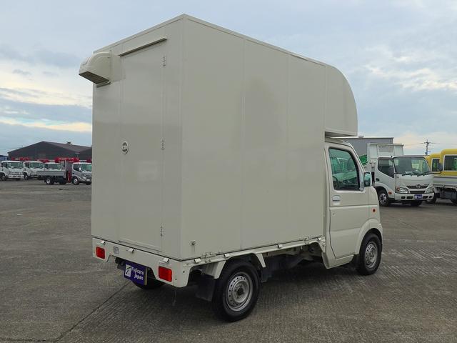 キャリイトラック 移動販売車 キッチンカー ケータリングカー フードトラック 3槽シンク 100L給排水タンク 冷凍冷蔵コールドテーブル 換気扇 照明 扉付きバンク収納 外部電源 跳上扉 アクリル窓 カウンター(57枚目)