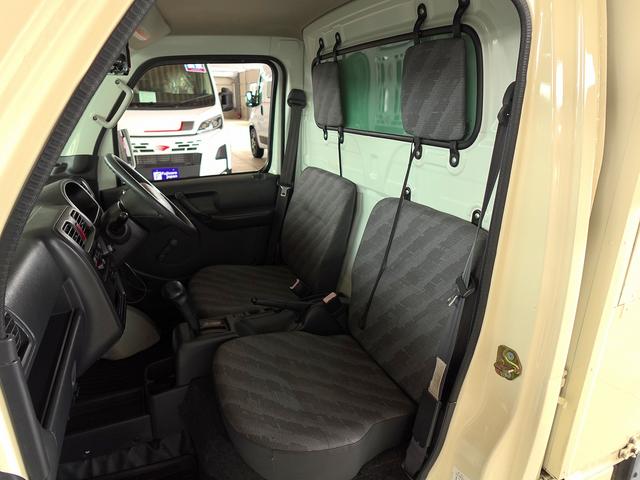 キャリイトラック 移動販売車 キッチンカー ケータリングカー フードトラック 3槽シンク 100L給排水タンク 冷凍冷蔵コールドテーブル 換気扇 照明 扉付きバンク収納 外部電源 跳上扉 アクリル窓 カウンター(63枚目)
