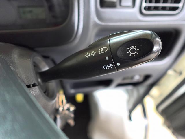 キャリイトラック 移動販売車 キッチンカー ケータリングカー フードトラック 3槽シンク 100L給排水タンク 冷凍冷蔵コールドテーブル 換気扇 照明 扉付きバンク収納 外部電源 跳上扉 アクリル窓 カウンター(69枚目)