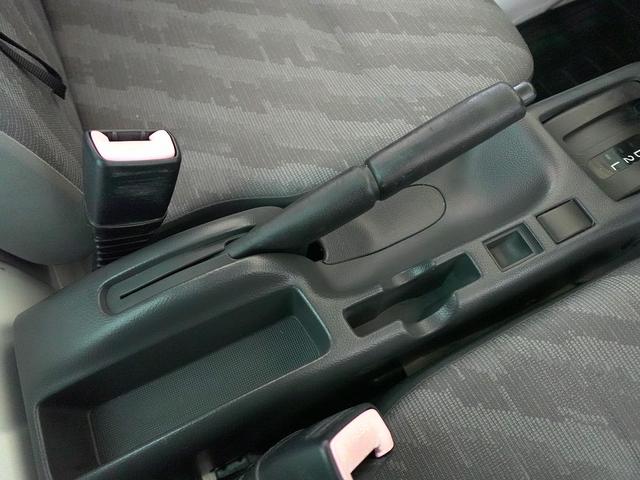 キャリイトラック 移動販売車 キッチンカー ケータリングカー フードトラック 3槽シンク 100L給排水タンク 冷凍冷蔵コールドテーブル 換気扇 照明 扉付きバンク収納 外部電源 跳上扉 アクリル窓 カウンター(71枚目)