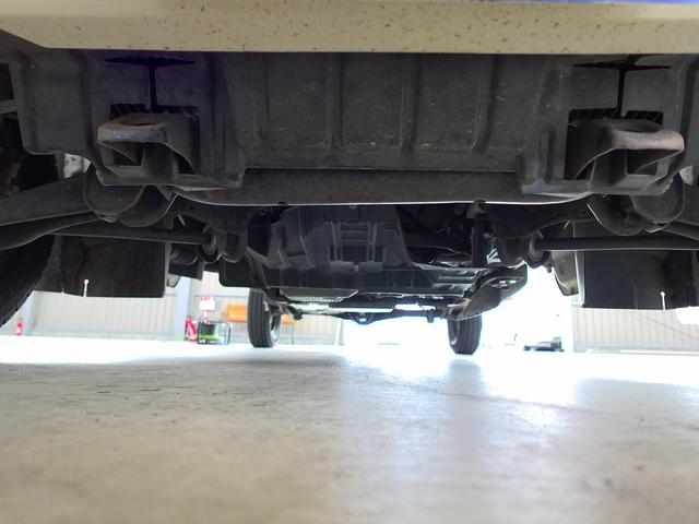 キャリイトラック 移動販売車 キッチンカー ケータリングカー フードトラック 3槽シンク 100L給排水タンク 冷凍冷蔵コールドテーブル 換気扇 照明 扉付きバンク収納 外部電源 跳上扉 アクリル窓 カウンター(77枚目)