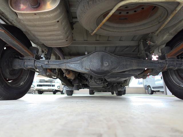 キャリイトラック 移動販売車 キッチンカー ケータリングカー フードトラック 3槽シンク 100L給排水タンク 冷凍冷蔵コールドテーブル 換気扇 照明 扉付きバンク収納 外部電源 跳上扉 アクリル窓 カウンター(78枚目)