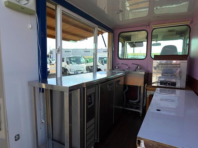 クイックデリバリー 移動販売車　キッチンカー　ケータリングカー　フードトラック（3枚目）