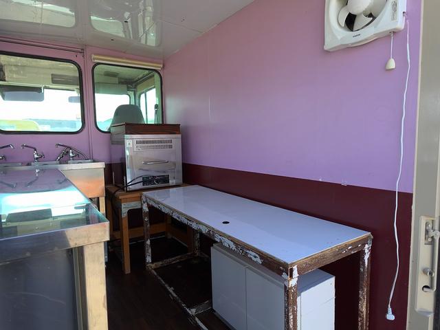 クイックデリバリー 移動販売車　キッチンカー　ケータリングカー　フードトラック（4枚目）