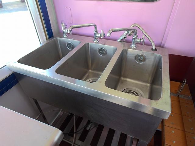 クイックデリバリー 移動販売車　キッチンカー　ケータリングカー　フードトラック（5枚目）