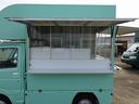８ナンバー加工車　キッチンカー　ケータリングカー　移動販売車　２槽シンク　８０Ｌ給排水タンク　小型冷蔵庫　作業台　２面販売窓　跳ね上げ扉　アクリル窓　カウンター　ブレーカー　換気扇　外部電源　立て看板　扉付きバンク収納（41枚目）