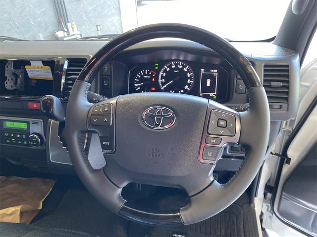 ハイエースバン スーパーGL ダークプライム2/デジタルインナーミラー 両側オートスライドドア パノラミックビューカメラ LEDヘットライト スマキー オートエアコン フロアマット特別仕様車専用 フルホイールキャップ ESC ABS フルフラット ハーフレザーシート(16枚目)