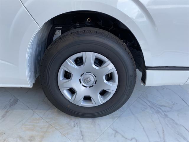 ハイエースバン スーパーGL ダークプライム2/デジタルインナーミラー 両側オートスライドドア パノラミックビューカメラ LEDヘットライト スマキー オートエアコン フロアマット特別仕様車専用 フルホイールキャップ ESC ABS フルフラット ハーフレザーシート(19枚目)