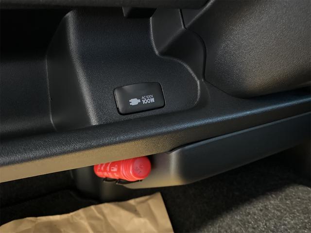 ハイエースバン スーパーGL ダークプライム2/デジタルインナーミラー 両側オートスライドドア パノラミックビューカメラ LEDヘットライト スマキー オートエアコン フロアマット特別仕様車専用 フルホイールキャップ ESC ABS フルフラット ハーフレザーシート(28枚目)