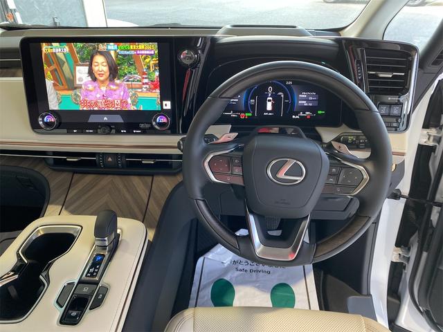 LM LM500hバージョンL/モデリスタエアロ/マークレビンソン 後席フリップダウンモニター 左右独立ムーンルーフ 1オーナー デジタルインナーミラー ユニバーサルステップ 置くだけ充電 メモリー付Pシート ETC パノラミックビュー Bカメラ パドルシフト 4WD(15枚目)