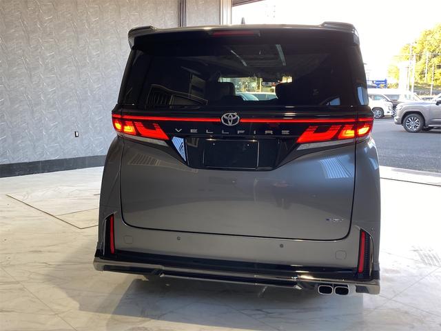 ヴェルファイアハイブリッド Ｚ　プレミア／パノラミックビュー／デジタルインナーミラー　ブラインドスポットモニター　後席モニター　ＨＵＤ　パドルシフト　ユニバーサルステップ　両側Ｐスライドドア　左右独立ムーンＲ　ディスプレイオーディオ　ステアリングＨ　置くだけ充電　メモリーＰシート（3枚目）