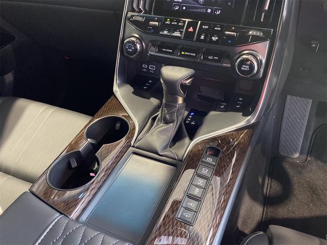 ＬＸ ＬＸ６００　エグゼクティブ／マークレビンソン／リアモニター　デジタルインナーミラー　モデリスタエアロ（Ｆ／Ｓ／Ｒ）　ＥＴＣ２．０　全方位モニター　バックカメラ　シートヒーター・エアコン　ステアリングヒーター　パワーシート　電動リアゲート　サンルーフ　ＨＵＤ（11枚目）