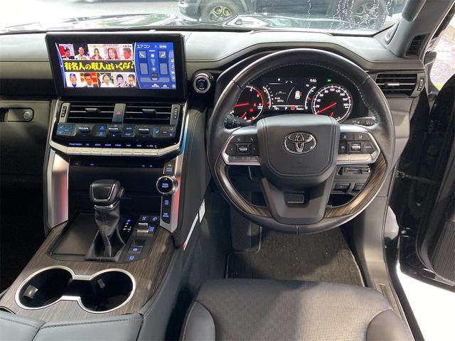 ランドクルーザー ＺＸ／リヤエンターテイメント／ＪＢＬ／パノラミックビュー　４ＷＤ／ムーンルーフ／シートヒータークーラー／ステアリングヒーター／メモリー付パワーシート／プリクラッシュセーフティ／２．０ＥＴＣ／クルーズコントロール／ムーンルーフ／Ｂモニター／電動リヤデフロック（15枚目）