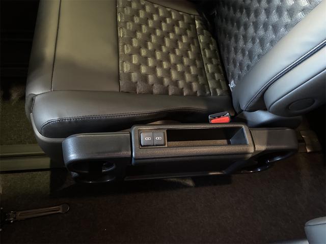 ヴォクシー ハイブリッドS-Z/パノラミックビューモニター/1オーナー/ デジタルインナーミラー 助手席側ユニバーサルステップ TOYOTA SAFETY 登録済未使用車 10.5インチDプレイオーディオ ステアリングH ナノイーX アドバンストパーク 快適利便Pkg(31枚目)