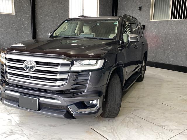 ランドクルーザー ＺＸ／モデリスタエアロ／パノラミックビューモニター／ＪＢＬ／　ＣＯＯＬＢＯＸ　リアエンターテイメント　純正アルミ　メモリー付パワーシート　パワーバックドア　ドラレコ　エアシート　サンルーフ　ＥＴＣ２．０　ルーフレール　３列シート　禁煙車両　ＬＥＤ　４ＷＤ（7枚目）