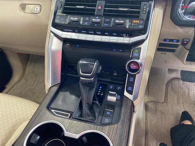 ランドクルーザー ＺＸ／モデリスタエアロ／パノラミックビューモニター／ＪＢＬ／　ＣＯＯＬＢＯＸ　リアエンターテイメント　純正アルミ　メモリー付パワーシート　パワーバックドア　ドラレコ　エアシート　サンルーフ　ＥＴＣ２．０　ルーフレール　３列シート　禁煙車両　ＬＥＤ　４ＷＤ（11枚目）