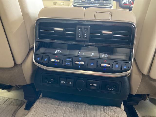 ランドクルーザー ＺＸ／モデリスタエアロ／パノラミックビューモニター／ＪＢＬ／　ＣＯＯＬＢＯＸ　リアエンターテイメント　純正アルミ　メモリー付パワーシート　パワーバックドア　ドラレコ　エアシート　サンルーフ　ＥＴＣ２．０　ルーフレール　３列シート　禁煙車両　ＬＥＤ　４ＷＤ（34枚目）