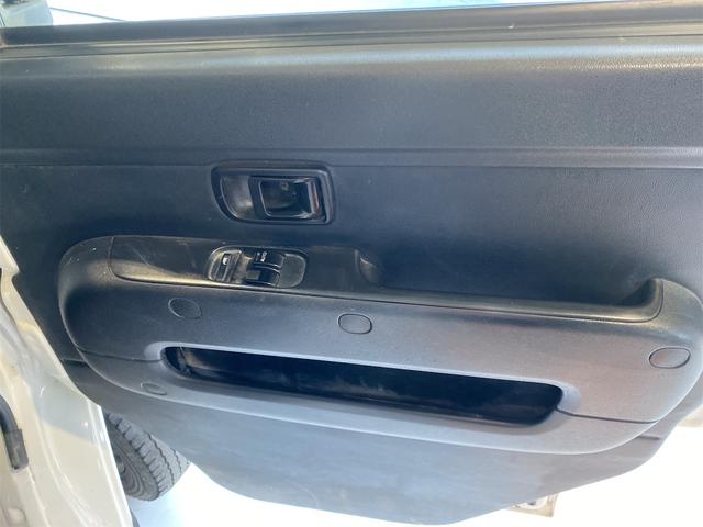 サンバーバン トランスポーター／４ＷＤ　エアコンパワステ　エアーバッグ　フロントパワーウィンドウ　切替式４ＷＤ　ＡＢＳ　パワステ（26枚目）