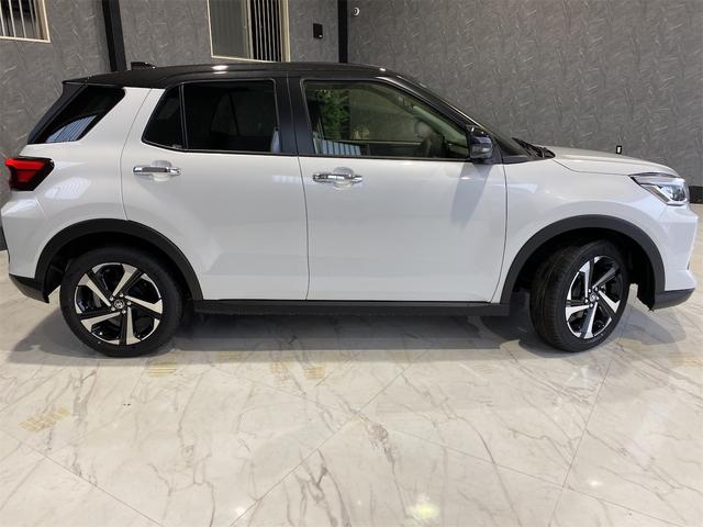 ライズ Ｚ／４ＷＤ／ディスプレイオーディオ／登録済未使用車／　パノラミックビューモニター　ワンオーナー　全周囲カメラ　バックカメラ　４ＷＤ　純正フルセグＴＶ　スマートキー　衝突安全ボディ　アイドリングストップ　スマートアシスト　オートライト　ＬＥＤヘッドライト（4枚目）