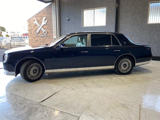 センチュリー ベースグレード　衝突被害軽減システム　ＤＶＤ　禁煙車　パワーシート　ナビ＆ＴＶ　電動格納ミラー　ダブルエアコン　クリアランスソナー　オットマン　ブルートゥース　革シート　ＬＥＤヘッドランプ　パワートランク　地デジ（5枚目）